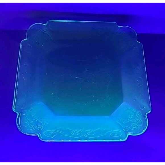 Vintage 2 Lorain Green Luncheon Plates By Indiana Glass 7.75" 1930's Chips - Picture 6 of 8